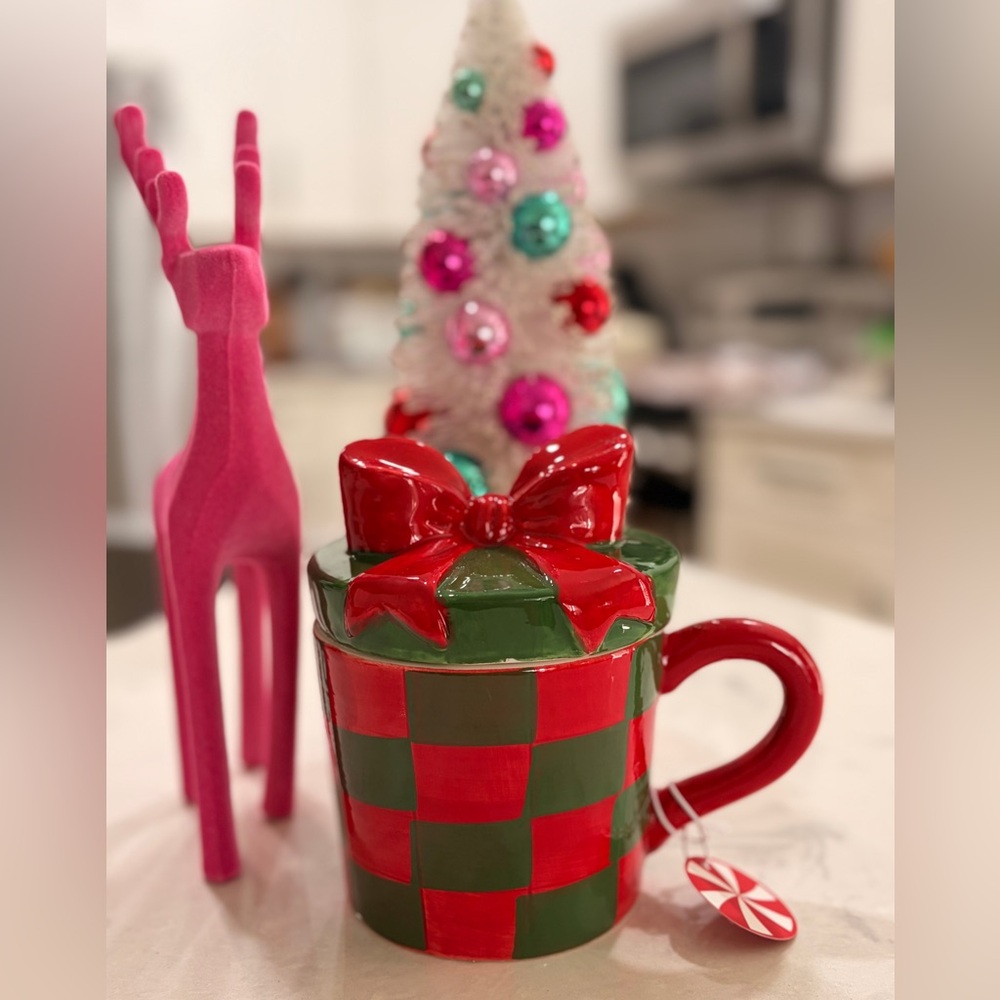 Festive Red and Green Holiday Mug with Bow lid- large 20 oz